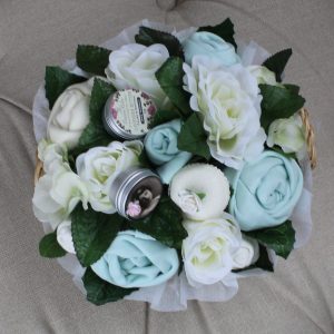 Alternative view of Deluxe Pampering Bouquet Mint
