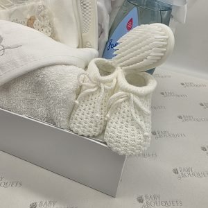 Westerdale – Giftware Boxes – A magnificent box filled with everything you need at bathtime. Also includes booties.