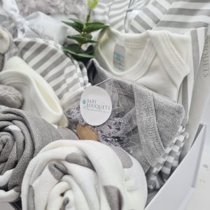 Torver - Gift box of baby clothes in grey & white colour